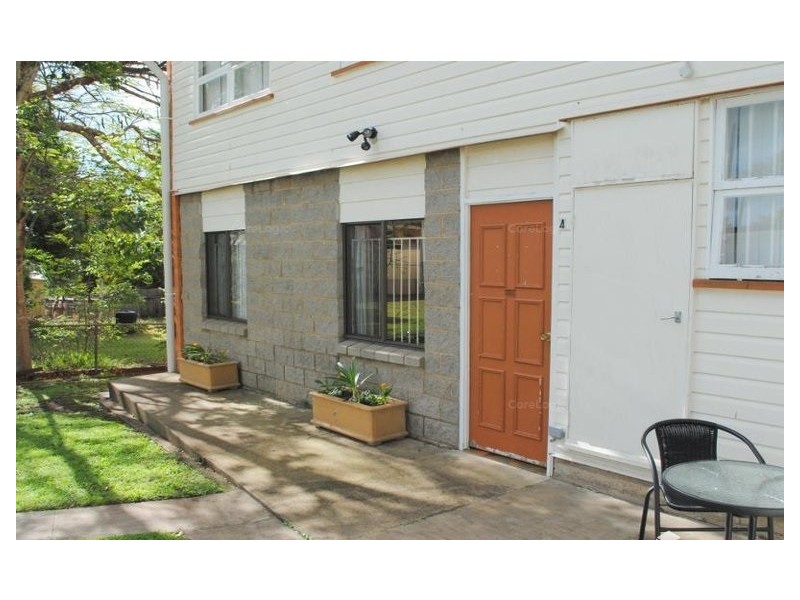 4/4 Sloman Street, Booval QLD 4304