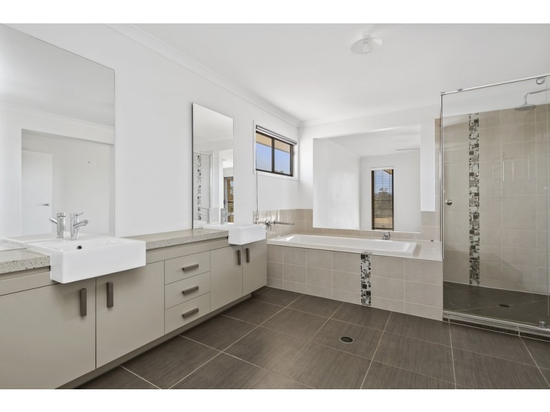 5 Fay Court, Fernvale QLD 4306