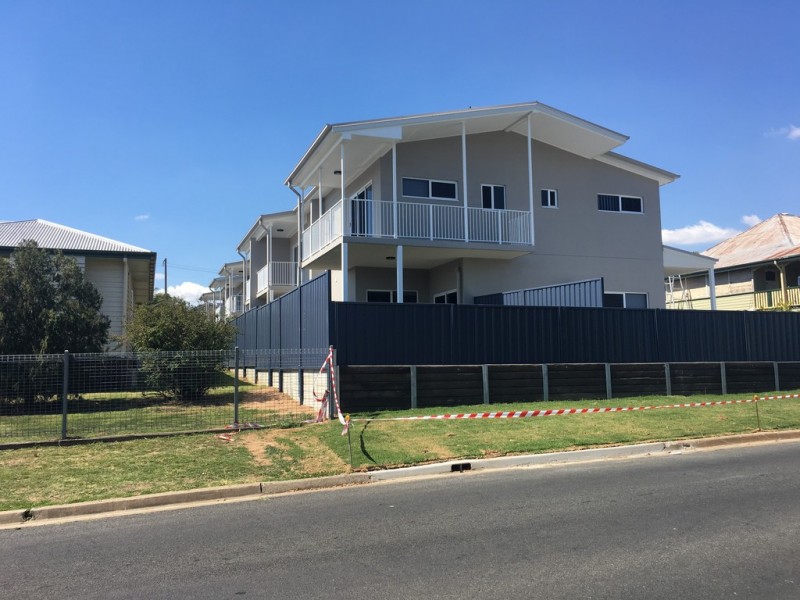 1/33 Bergin Street, Booval QLD 4304