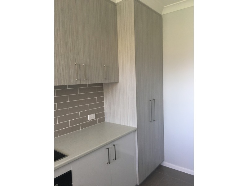 1/33 Bergin Street, Booval QLD 4304