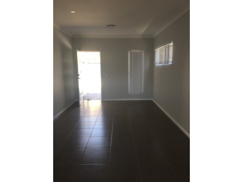 1/33 Bergin Street, Booval QLD 4304