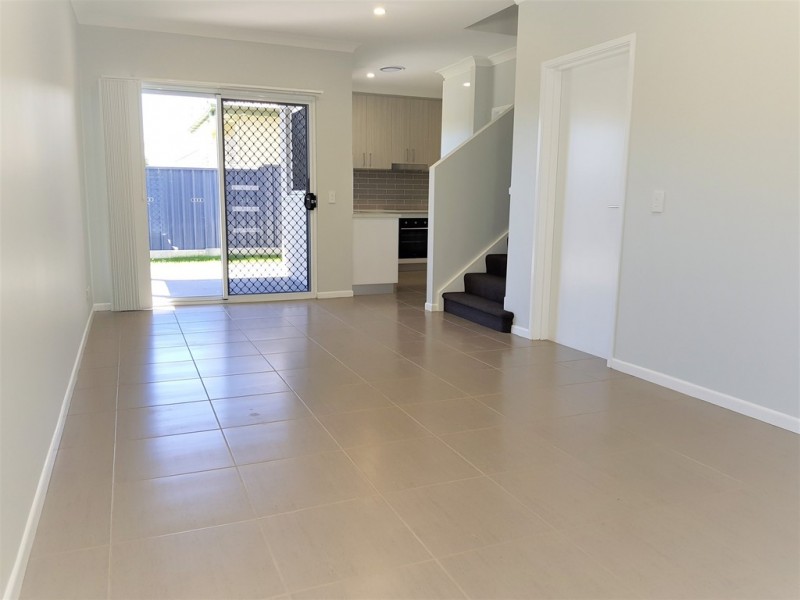 1/33 Bergin Street, Booval QLD 4304