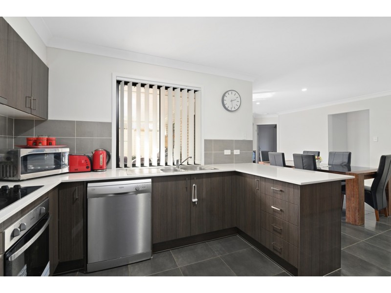 25 Shadywood Dr, Fernvale QLD 4306