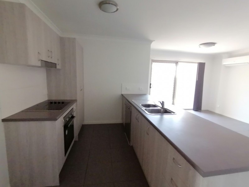 1/3 Robert Place, Yamanto QLD 4305