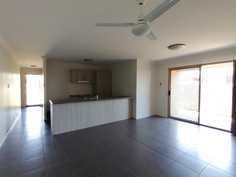 1/3 Robert Place, Yamanto QLD 4305