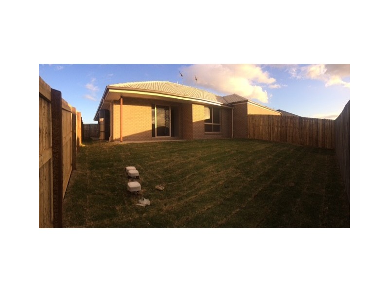 1/3 Robert Place, Yamanto QLD 4305