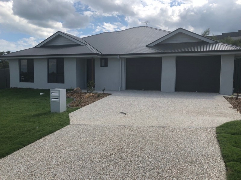 1/10 Gooloowan Circuit, Brassall QLD 4305