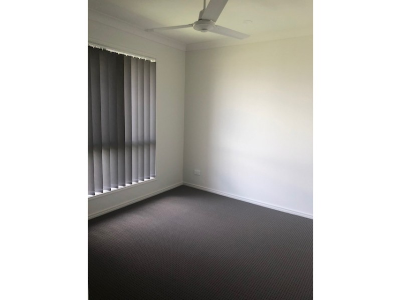 1/10 Gooloowan Circuit, Brassall QLD 4305