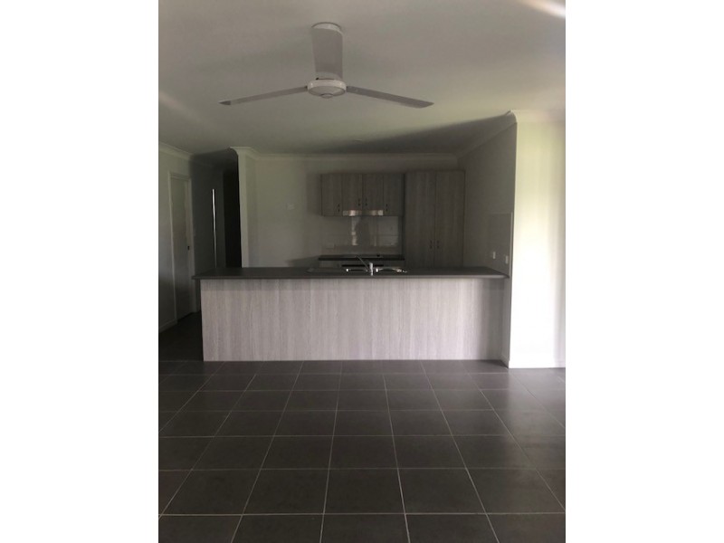 1/10 Gooloowan Circuit, Brassall QLD 4305