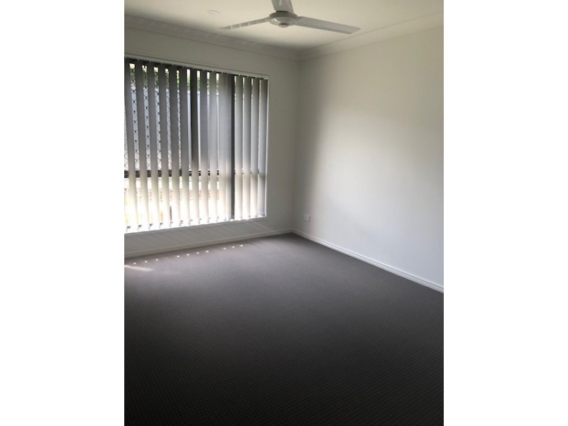 1/10 Gooloowan Circuit, Brassall QLD 4305