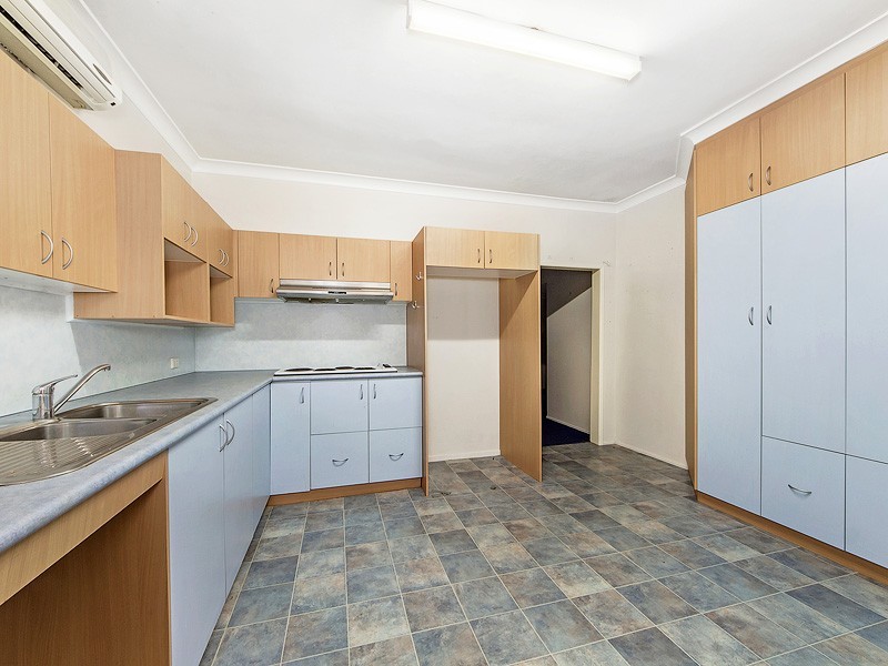 218 Brisbane Street, West Ipswich QLD 4305