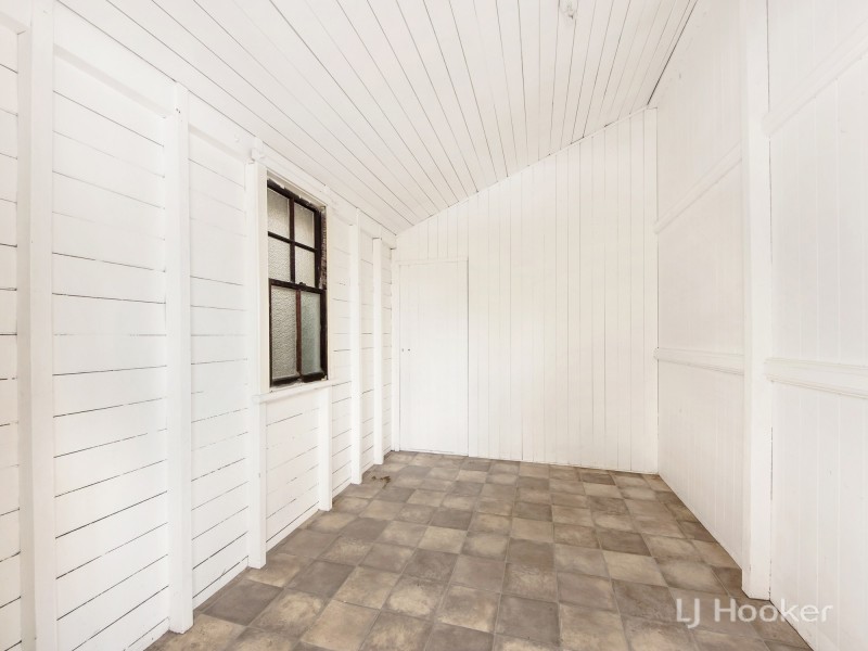 1 Brisbane Road, Newtown QLD 4305