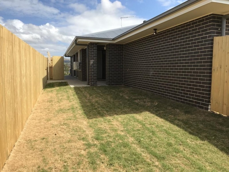 2/12 Reaside Road, Walloon QLD 4306