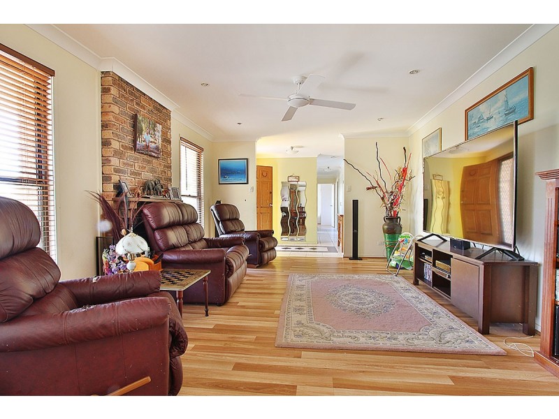 27 Shannon Rd, Lowood QLD 4311