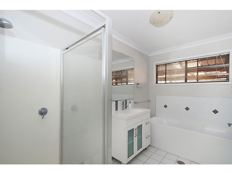 27 Shannon Rd, Lowood QLD 4311