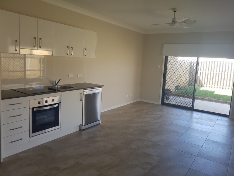 2/2 Rosella Way, Deebing Heights QLD 4306