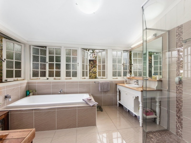 4 Jackes Street, Eastern Heights QLD 4305