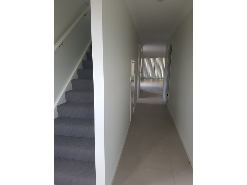 2/7 Essington Mews, Leichhardt QLD 4305