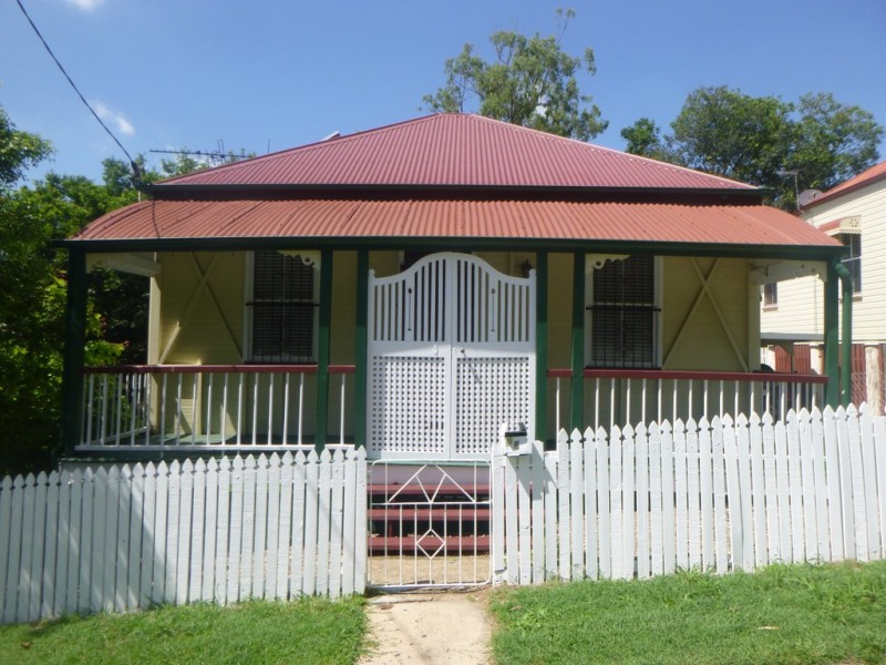 8 Darling Street East, Ipswich QLD 4305