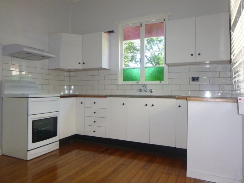 8 Darling Street East, Ipswich QLD 4305