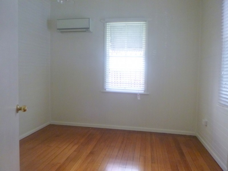 8 Darling Street East, Ipswich QLD 4305
