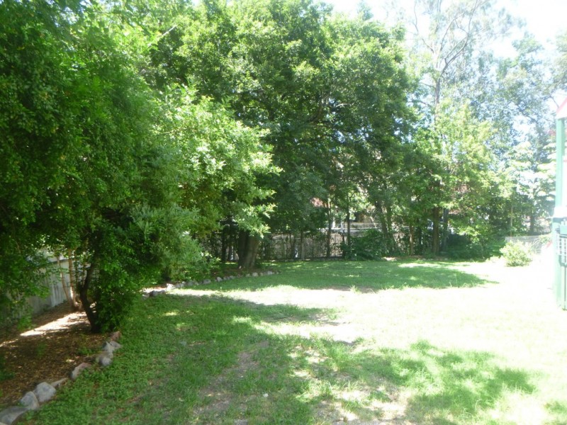 8 Darling Street East, Ipswich QLD 4305