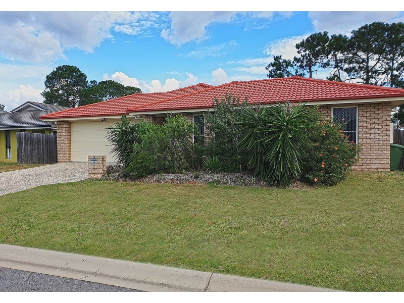 15 Walnut Cresc, Lowood QLD 4311
