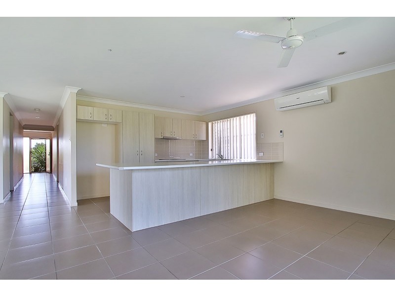 15 Walnut Cresc, Lowood QLD 4311