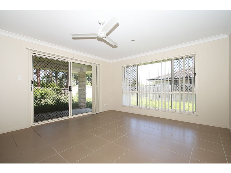 15 Walnut Cresc, Lowood QLD 4311