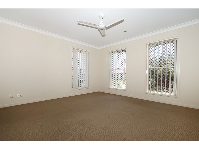 15 Walnut Cresc, Lowood QLD 4311