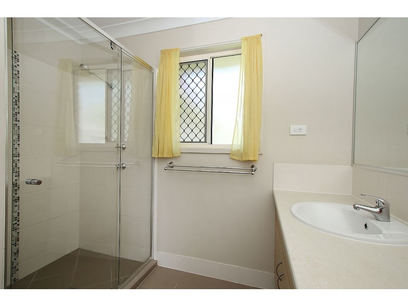 15 Walnut Cresc, Lowood QLD 4311