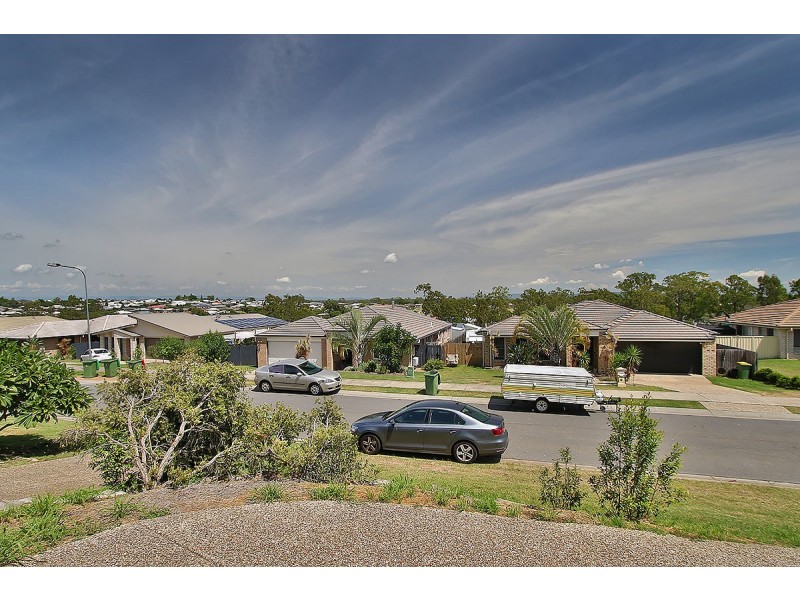 19 Benjamin Court, Yamanto QLD 4305