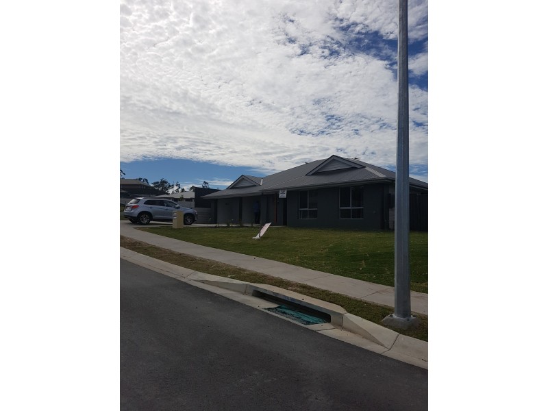 1/1 Gooloowan Circuit, Brassall QLD 4305