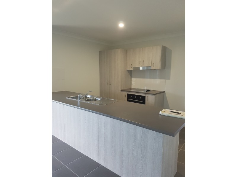 1/1 Gooloowan Circuit, Brassall QLD 4305