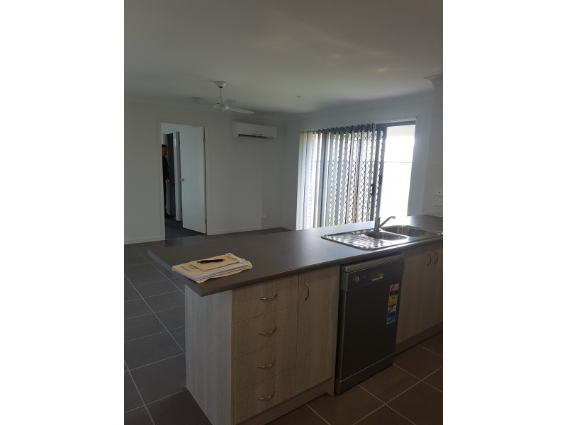 1/1 Gooloowan Circuit, Brassall QLD 4305