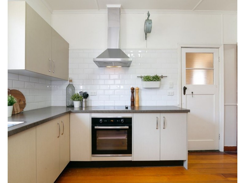 5 Kruger Street, Booval QLD 4304