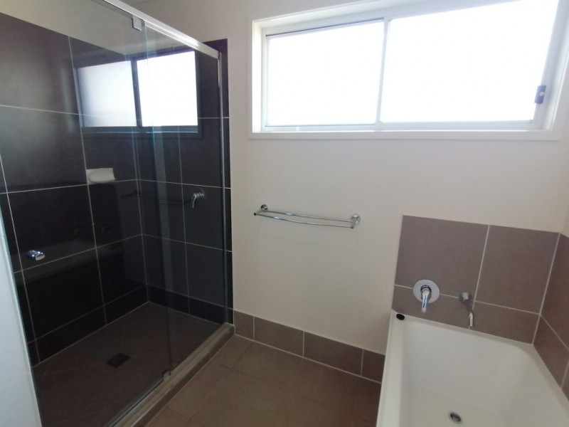 10 Bowerbird Street, Deebing Heights QLD 4306