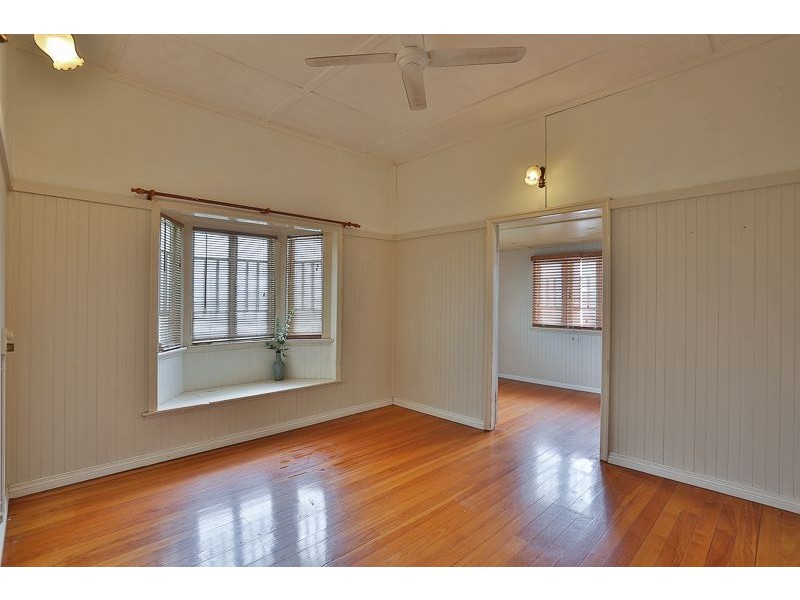 8 Joffre Street, Booval QLD 4304