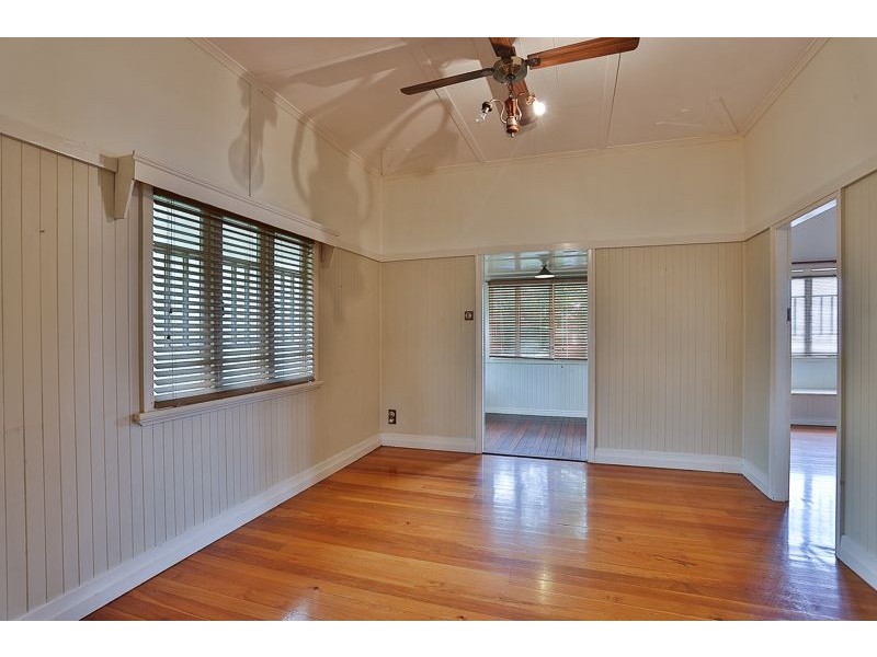 8 Joffre Street, Booval QLD 4304