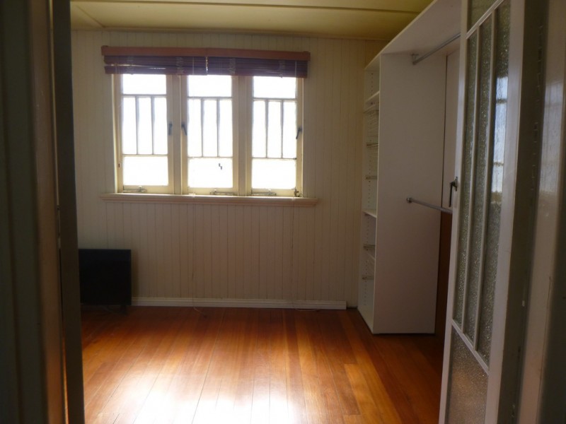 8 Joffre Street, Booval QLD 4304