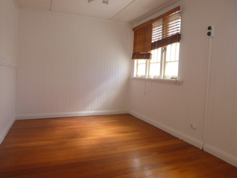 8 Joffre Street, Booval QLD 4304