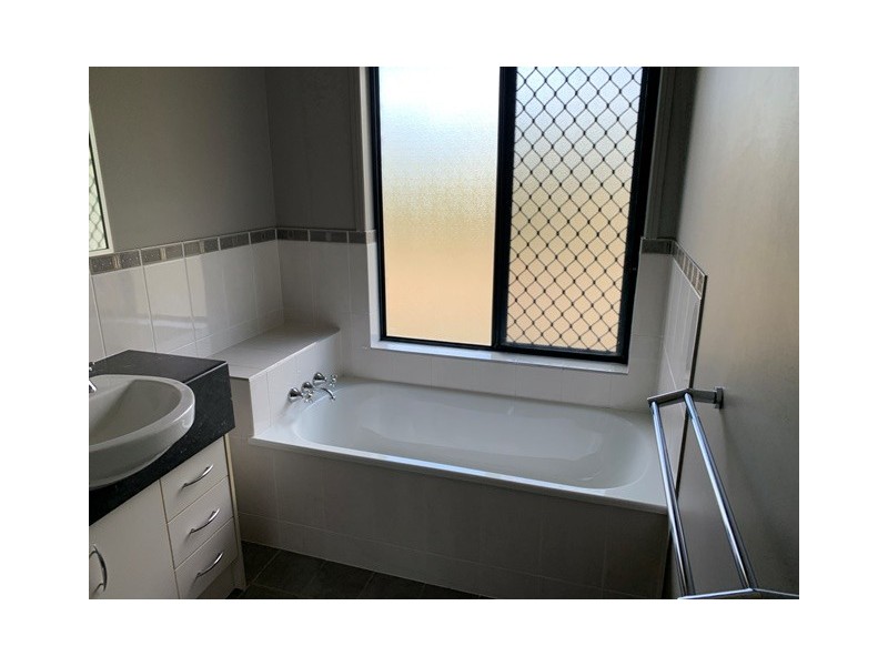 1 Pat Slattery Place, Lowood QLD 4311