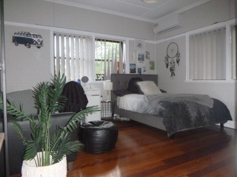 8 Railway Street, East Ipswich QLD 4305