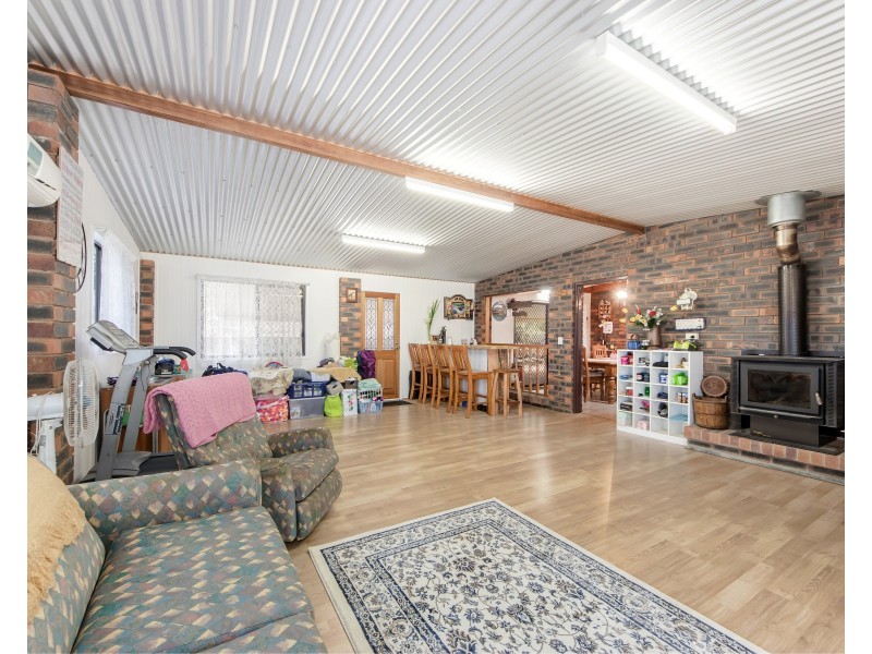 17 Alfred St, Grandchester QLD 4340