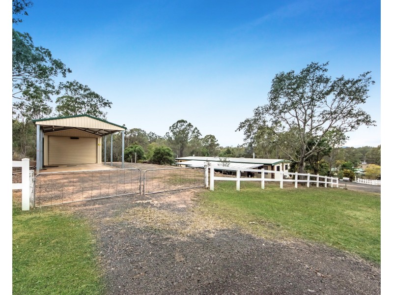 17 Alfred St, Grandchester QLD 4340