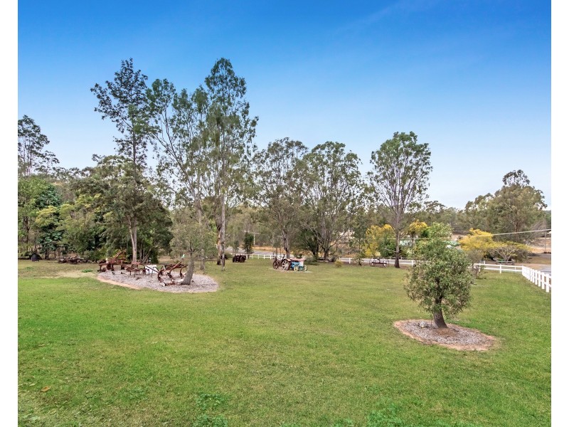 17 Alfred St, Grandchester QLD 4340