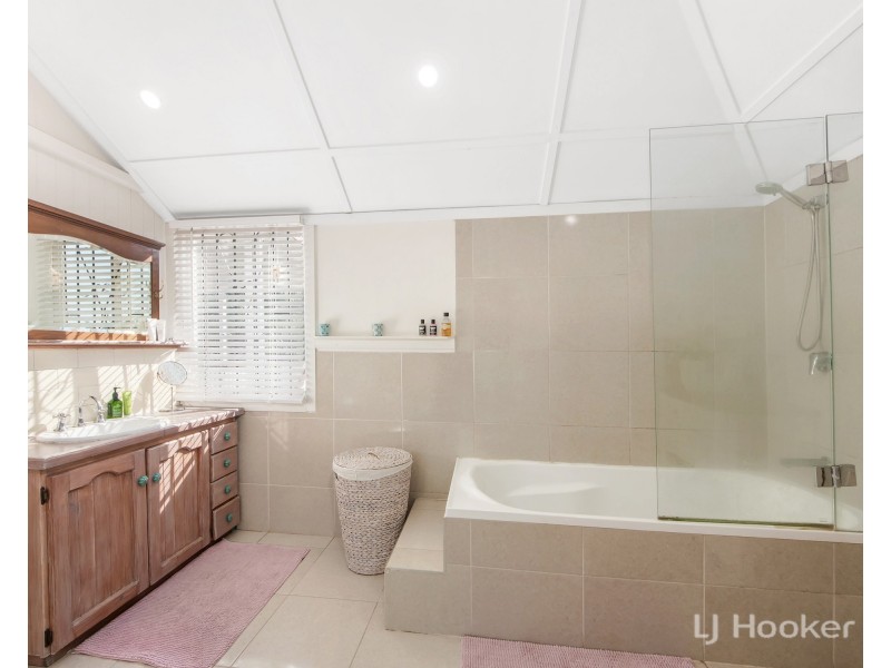 116 Robertson Road, Eastern Heights QLD 4305