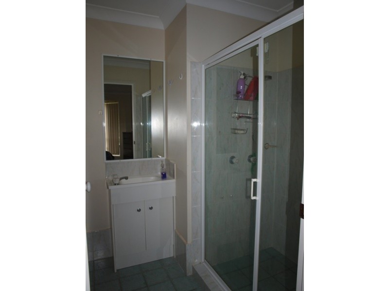 381 South Station Road, Raceview QLD 4305