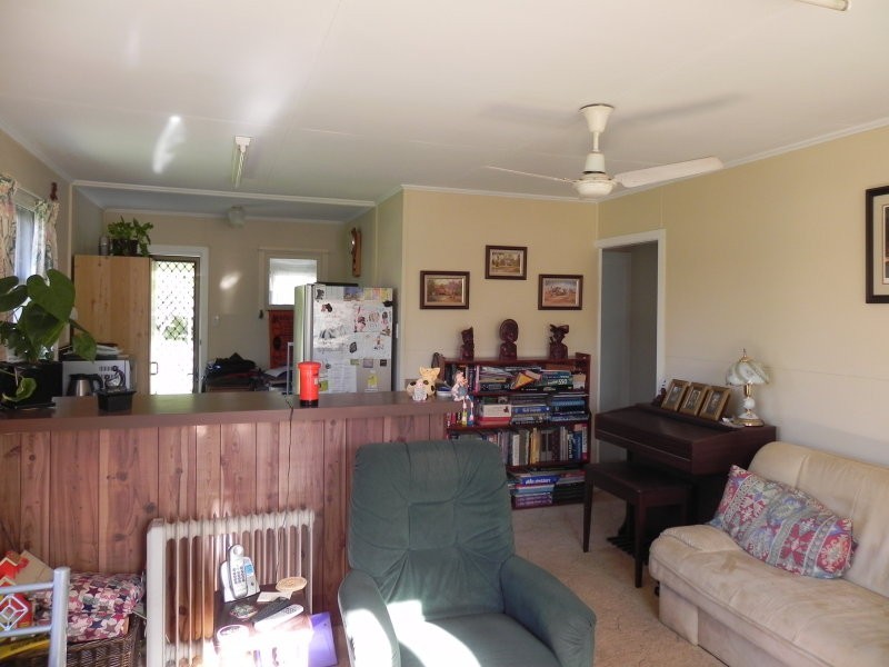 14 Short Street, Esk QLD 4312