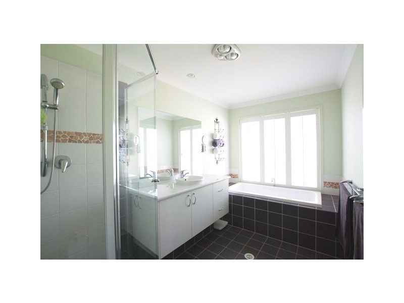 16 Macadamia Drive, Lowood QLD 4311